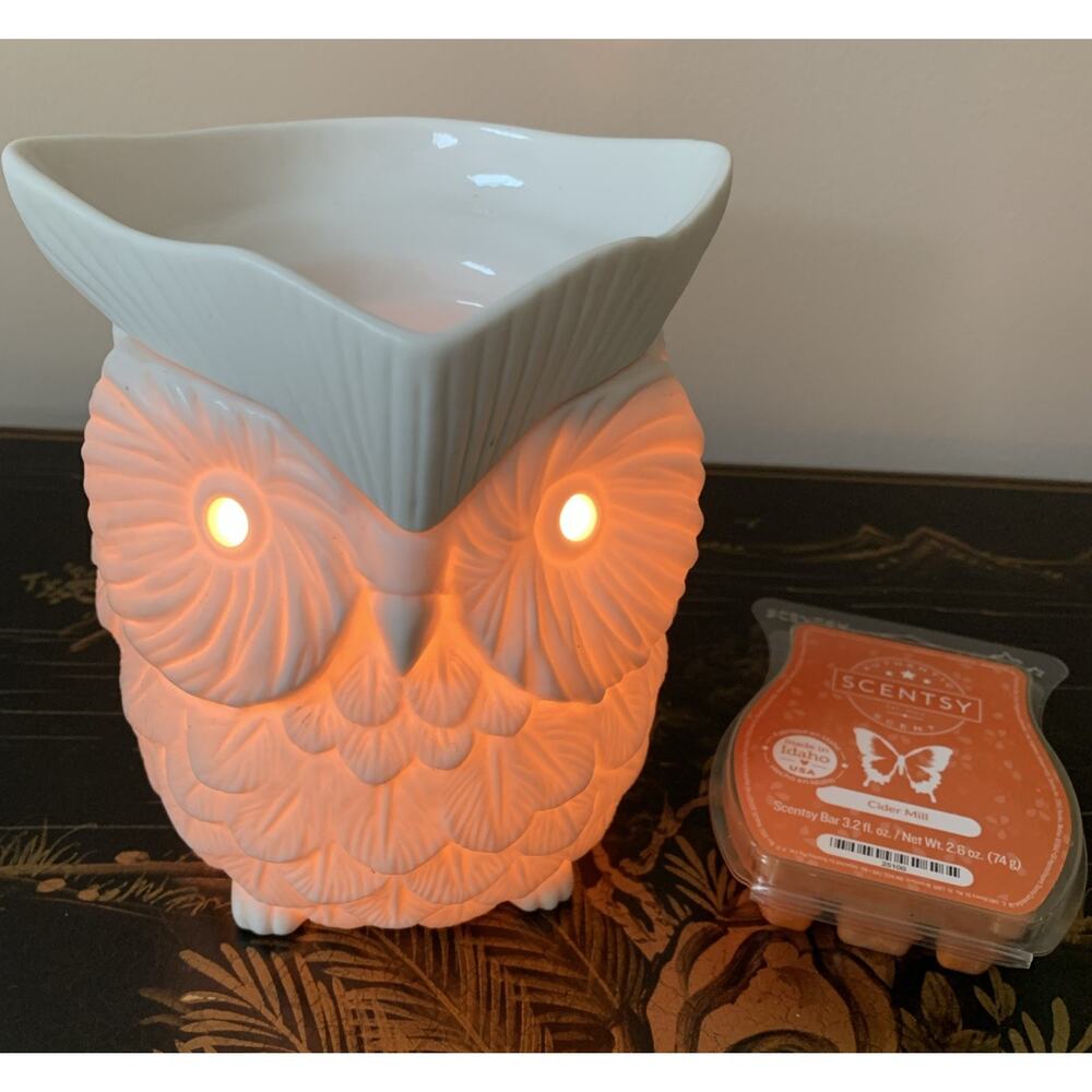 Scentsy Hoot Owl Wax Warmer 6 In. Discontinued 6 Inch Lighted W/Cider Mill Bar